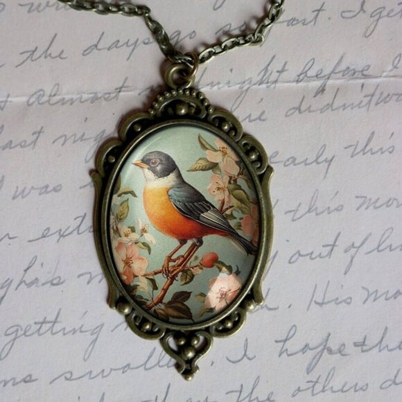 Vintage Robin Necklace - Oval Cottagecore Ornate Pendant - Antique Jewelry - Picture 6 of 8